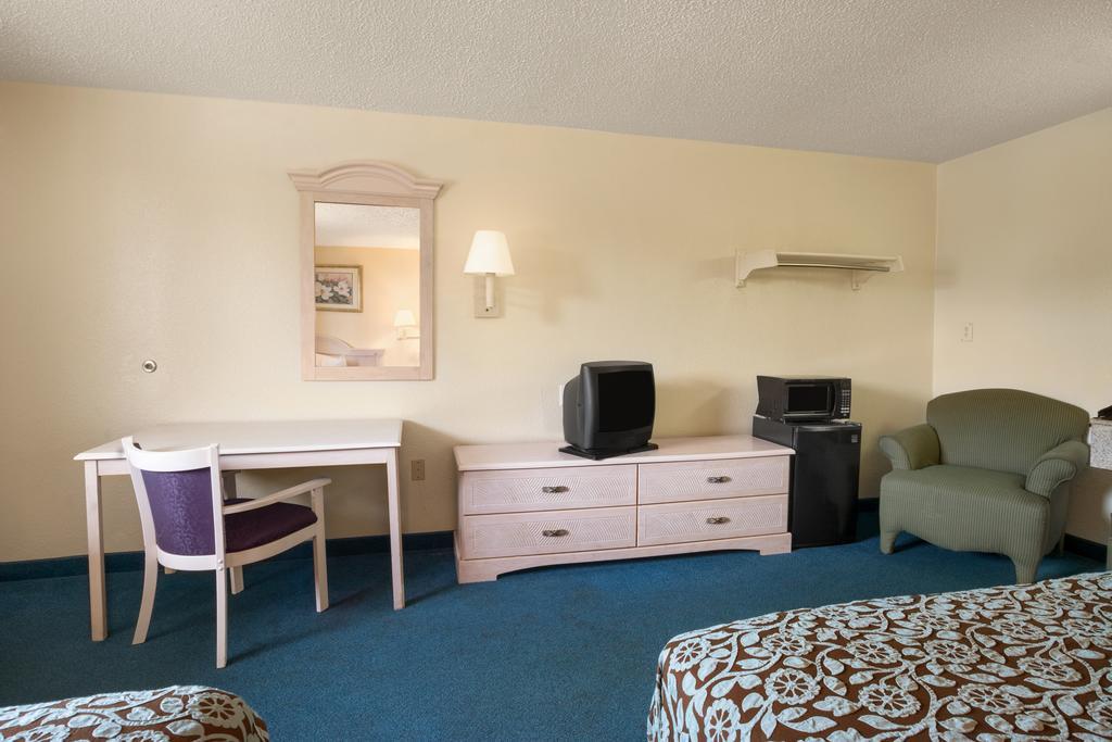 Days Inn Pensacola North Ferry Pass 外观 照片