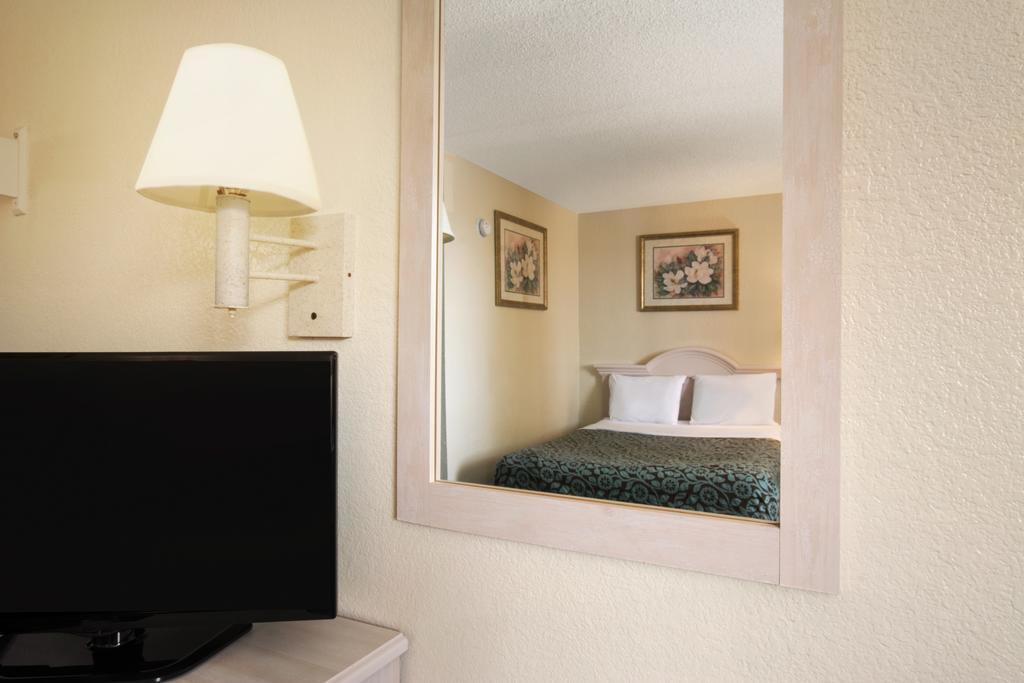 Days Inn Pensacola North Ferry Pass 外观 照片